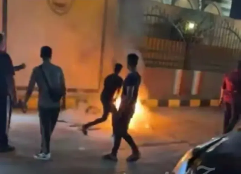 حريق في موتسيكل أمام نادي البلدية بأسيوط