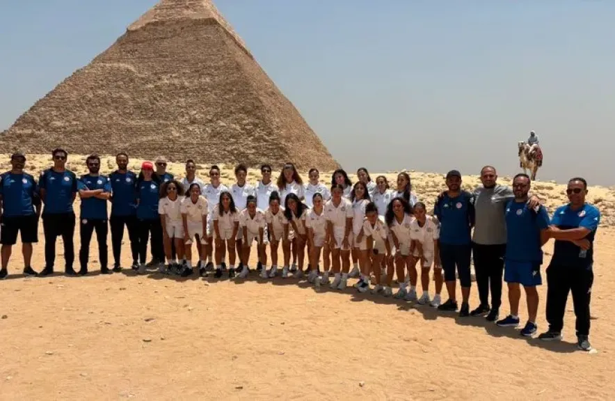 منتخب تونس للكرة النسائية يشيد بحفاوة الاستقبال في مصر ويزور الأهرامات