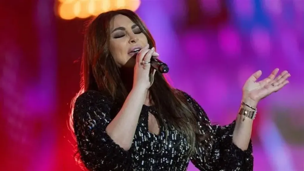 إليسا تطرب الجمهور ب”لعبة الأيام” للمرة الأولي بحفلها في الجامعة الأمريكية