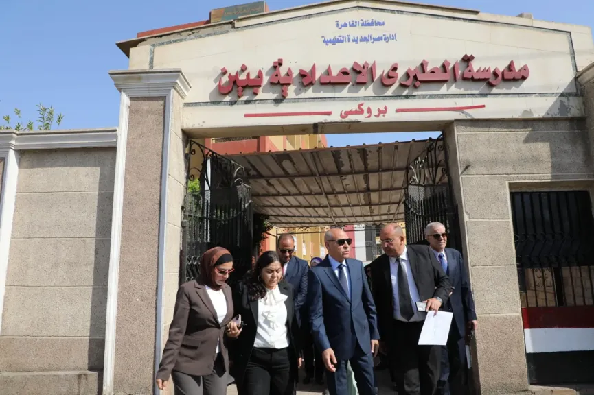 محافظ القاهرة وجولة تفقدية للاطمئنان على بدء امتحانات الشهادة الاعدادية ببعض المدارس