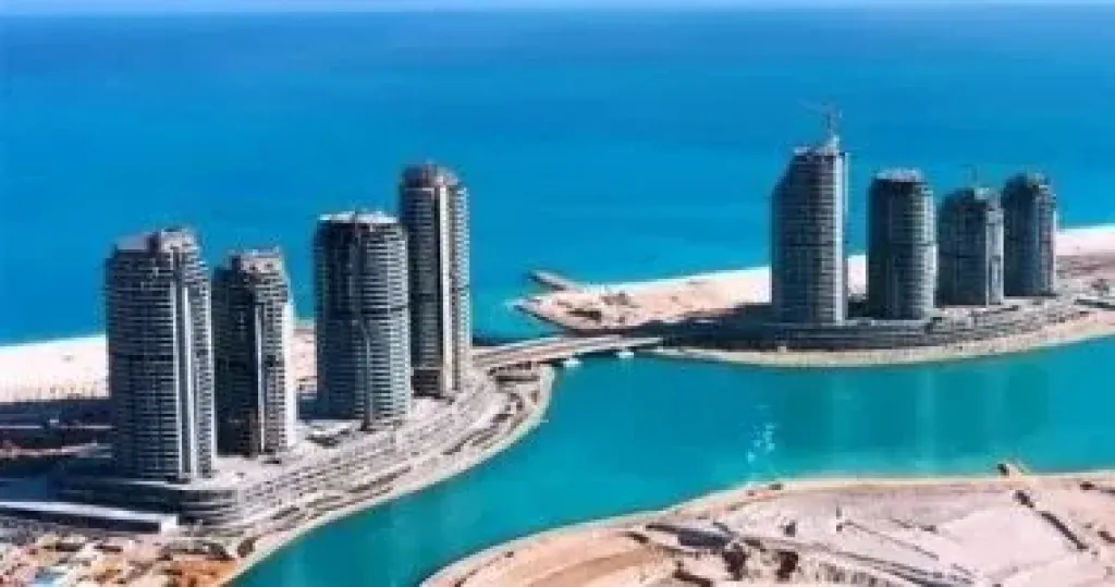 وزارة الإسكان تُعلن طرح قطع أراضٍ استثمارية في العلمين الجديدة