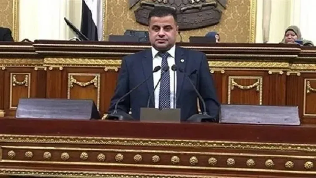 مرشد يتقدم بطلب إحاطة عاجل بشأن انتحال صفة الأطباء