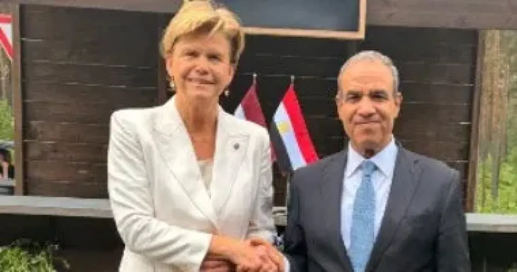 وزير الخارجية يشيد بمستوى العلاقات بين القاهرة وريجا خلال لقائه بنظيرته اللاتفية