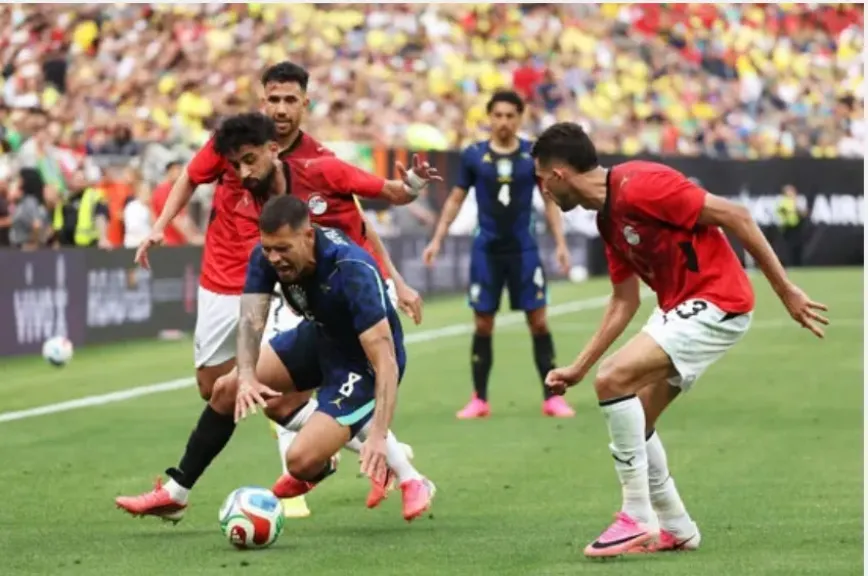 منتخب مصر يتأخر أمام البرازيل 2-1 بعد 80 دقيقة ومحاولات لإدراك التعادل
