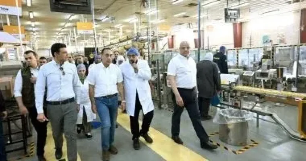 رئيس الوزراء يفتتح خط إنتاج جديد لمصنع ”ليبتون تيز أند إنفيوجنز” ببرج العرب