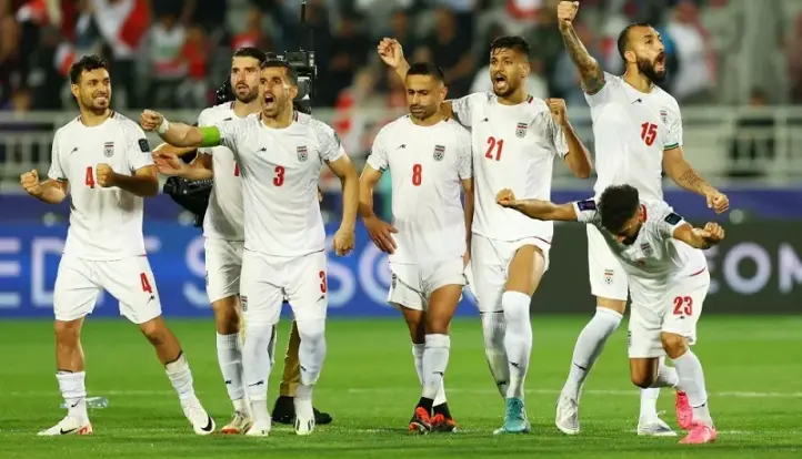طائرة المنتخب الإيراني تهبط في المكسيك وسط استمرار أزمة التأشيرات مع الولايات المتحدة