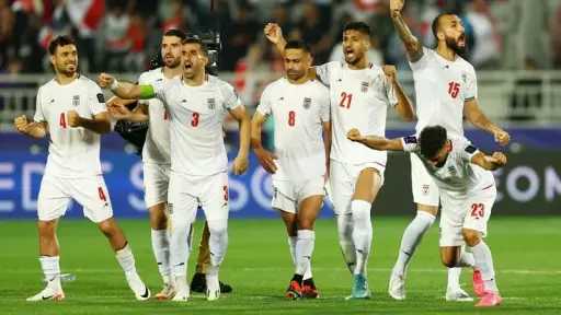 طائرة المنتخب الإيراني تهبط في المكسيك وسط استمرار أزمة التأشيرات مع الولايات المتحدة