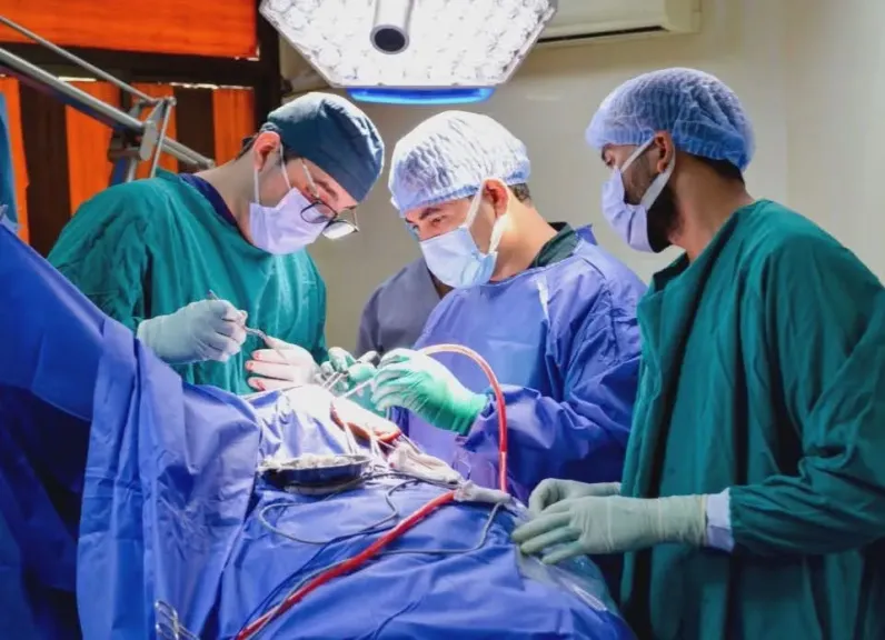 لأول مرة بصعيد مصر..  فريق طبي بجامعة أسيوط يجري جراحة دقيقة لاستئصال ورم بالمخ لمريضة ظلت مستيقظة