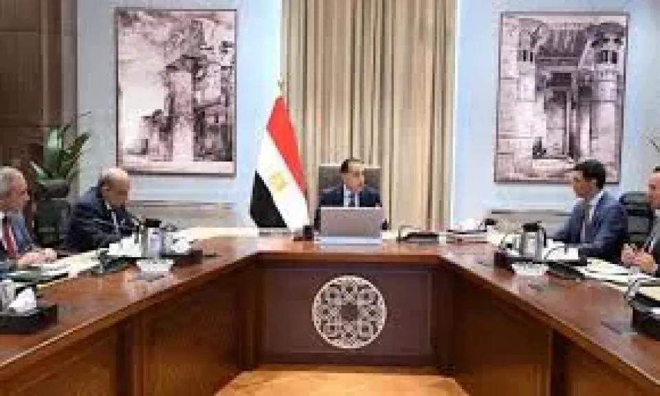 مدبولي يلتقي مسئولي شركة ”أكوا باور” لبحث تنفيذ مشروعات تحلية مياه البحر