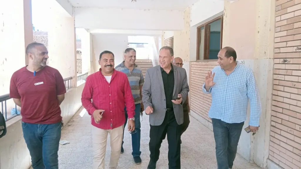 مدير تعليم أسيوط يتفقد لجان امتحانات الشهادة الاعدادية ببنى محمد بأبنوب