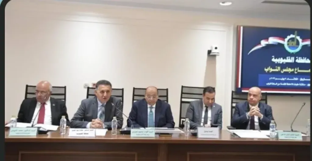 بحضور المحافظ، محلية النواب تناقش مشكلات الرصف والنظافة والطرق بالقليوبية