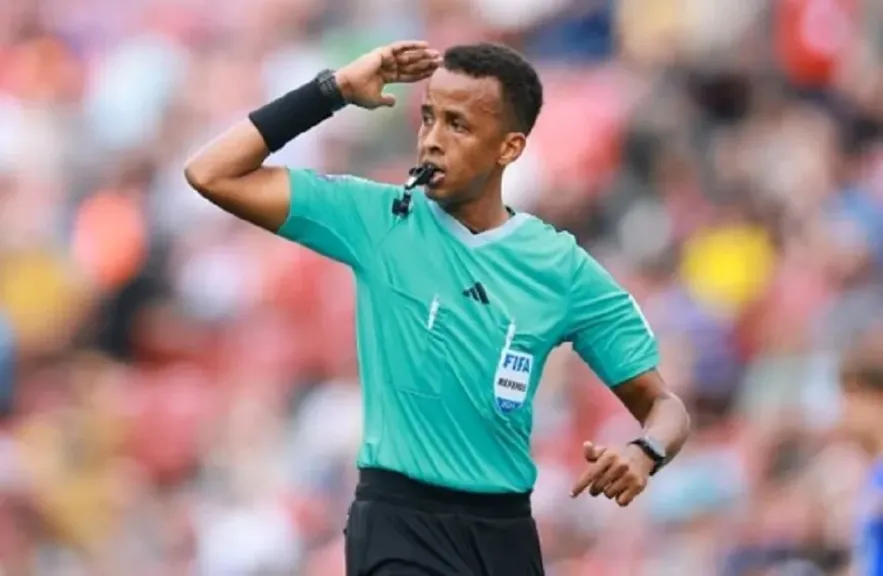 كواليس جديدة بشأن حرمان الحكم الصومالي عمر عبدالقادر أرتان من المونديال