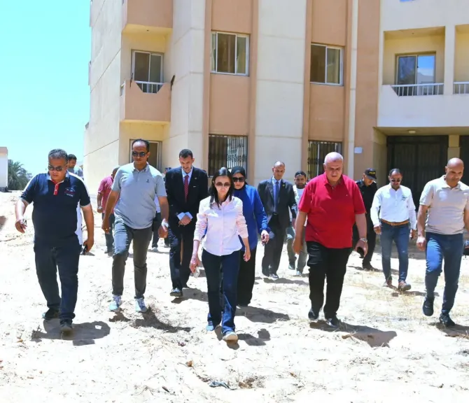 جاكلين فى بجولة بحوش عيسى لمتابعة عدد من المشروعات وتتفقد مجمع فرهاش السكني الحرفي بالمدينة