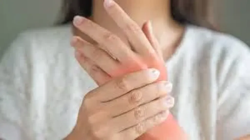 أعراض وأسباب التهاب المفاصل الروماتويد