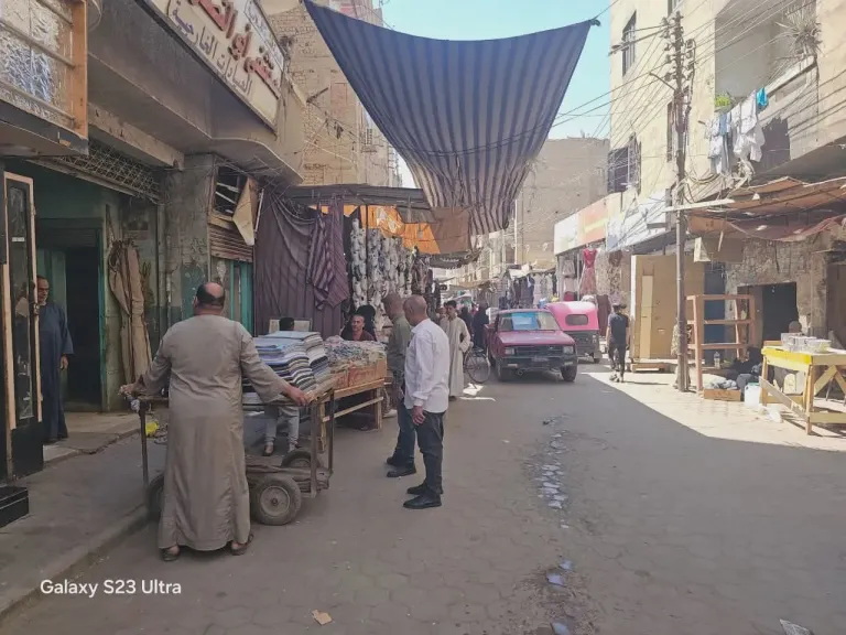 محافظ أسيوط: لا تهاون مع التعديات على حرم الطريق.. وحملات مكثفة لإعادة الانضباط