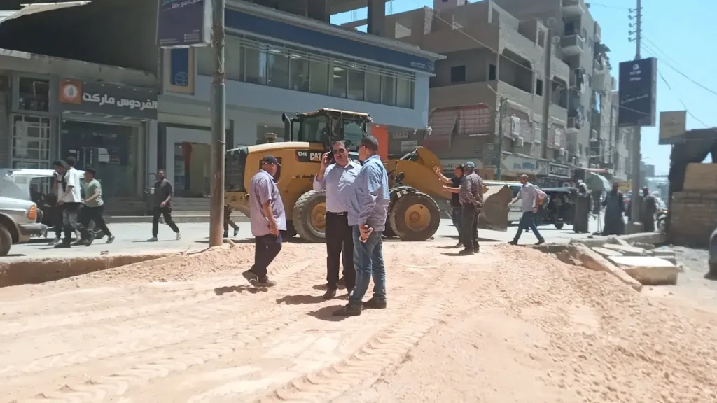 محافظ أسيوط: استكمال توسعة شارع الري بالقوصية للقضاء على الاختناقات المرورية