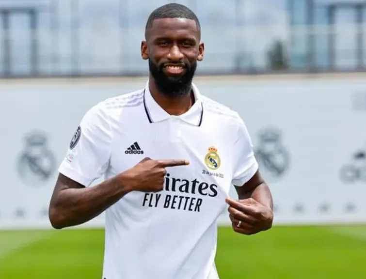 ريال مدريد يؤمّن دفاعه.. روديجر يواصل رحلته في سانتياجو برنابيو حتى 2027