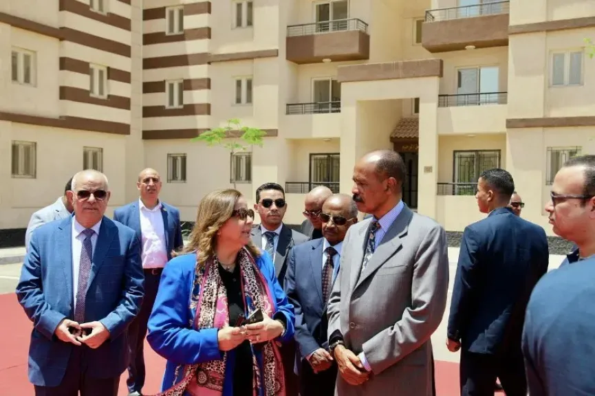 الرئيس الإريتري يزور وحدات المبادرة الرئاسية ”سكن لكل المصريين” بمدينة حدائق العاصمة