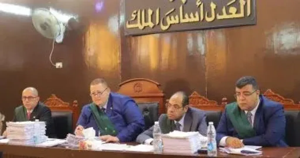 السجن المشدد 15 عاما لصاحب محل ملابس بتهمة التعدي على طالبة بقنا