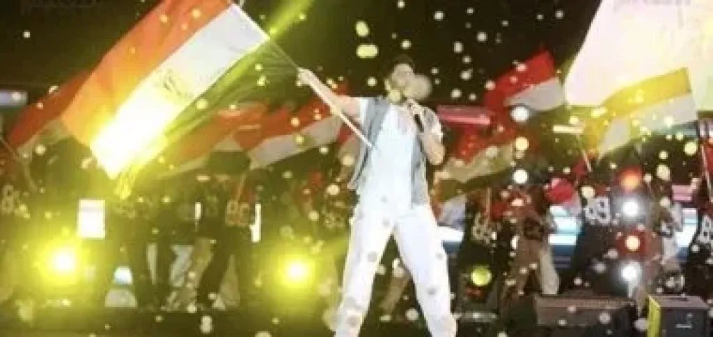 تامر حسنى يغنى حلو المكان فى Egyptian Fan Zone بالعاصمة الجديدة والجمهور يغني معه