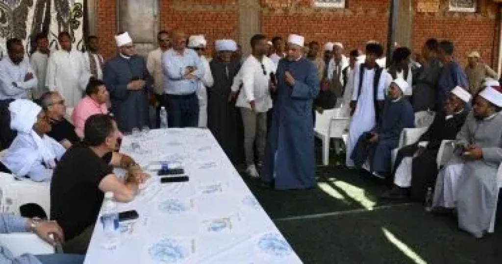 محافظ أسوان يتابع ميدانيا مشروع محطة مياه الشرب بسلوا ويعقد لقاء جماهيريا