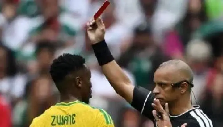 بعد الافتتاح.. البطاقات الحمراء تُشعل مخاوف نجوم البريميرليج في كأس العالم