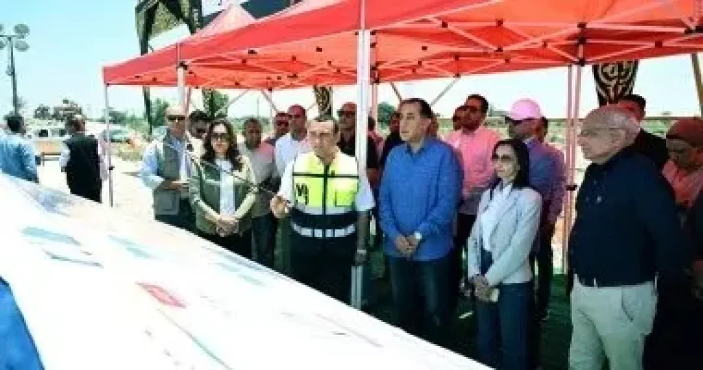 رئيس الوزراء يتفقد مواقع العمل بمشروع رفع كفاءة وتطوير الطريق الدولى الساحلى
