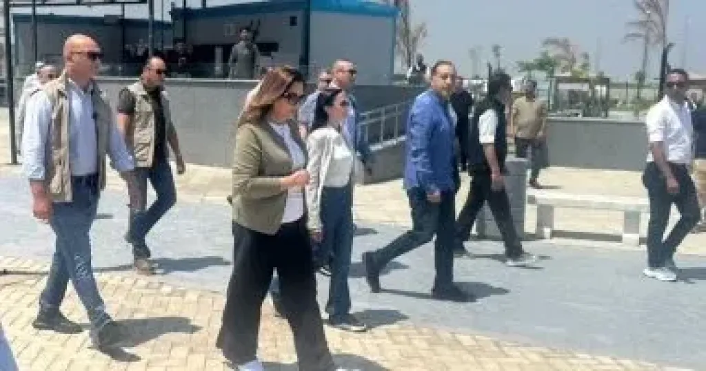 رئيس الوزراء يبدأ جولته بمحافظة البحيرة بتفقد منتزه إدكو