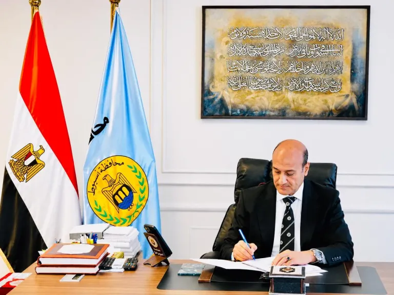 محافظ أسيوط يتابع جهود مديرية العمل خلال شهر مايو .. توفير فرص عمل لـ809