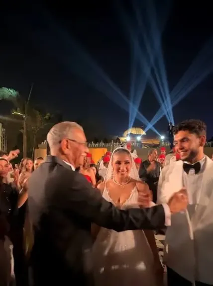 الفنان سيد رجب يحتفل بزفاف ابنه بحضور الأهل والأصدقاء