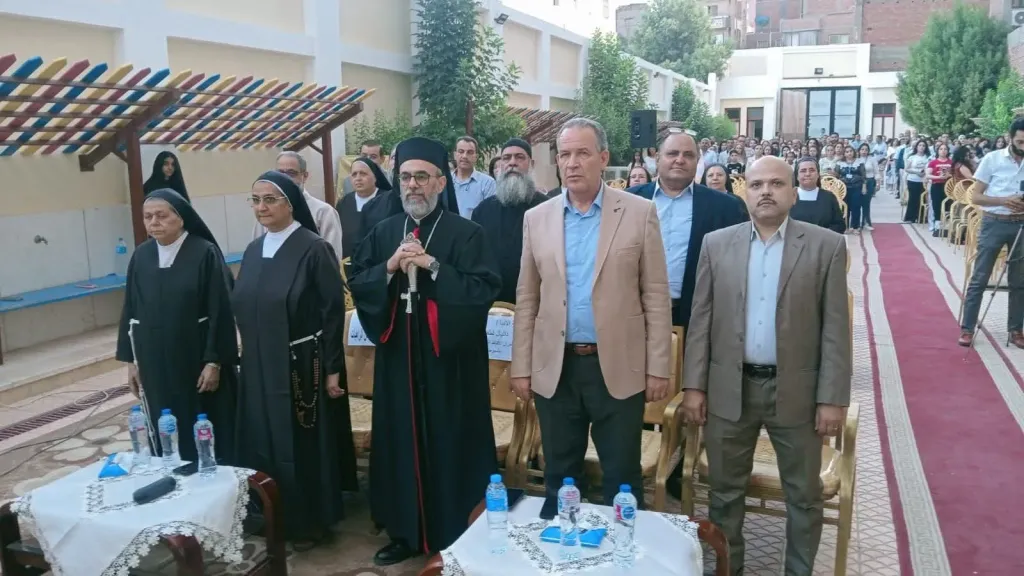 وكيل وزارة التعليم بأسيوط ومطران الأقباط الكاثوليك يشهدان حفل تخرج طالبات