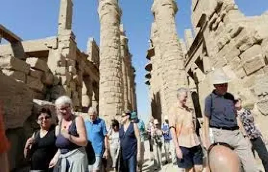 نقيب السياحيين: الطفرة الفندقية تدعم الوصول إلى 30 مليون سائح سنويًا