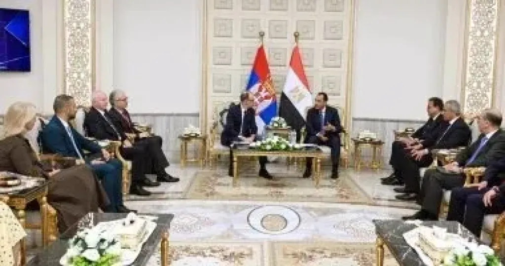 رئيس الوزراء يلتقى نظيره الصربى على هامش افتتاح المؤتمر الطبى الأفريقى