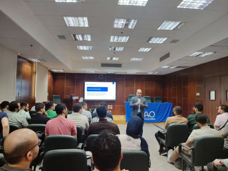 مستشفى الإصابات بجامعة أسيوط ينظم دورة تدريبية حول المبادئ الأساسية لعلاج