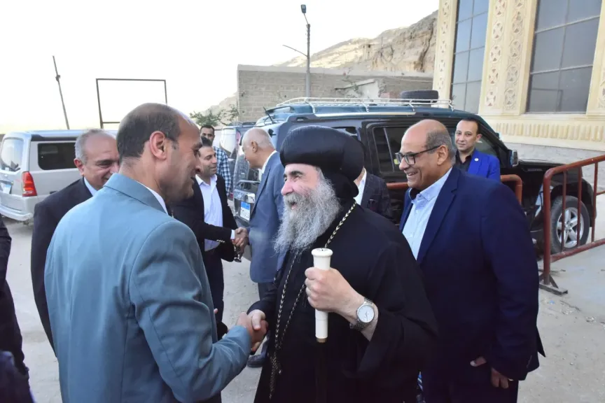 محافظ أسيوط يروج للمقومات السياحية للمحافظة باصطحاب وفد وزارة المالية