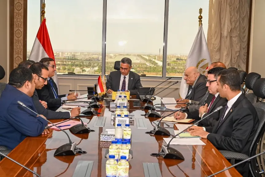 وزير التموين  يلتقي رئيس الشعبة العامة للمخابز لبحث تطوير منظومة الخبز وتعزيز كفاءة الدعم*