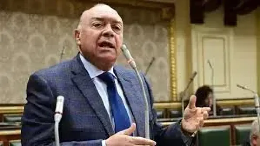 قرقر يستعرض تقرير لجنة النقل بشأن تمويل الخطين الثاني والثالث للقطار الكهربائي السريع
