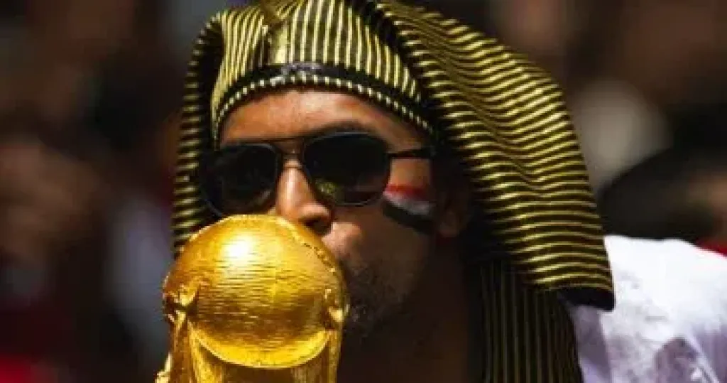فراعنة في الملعب والمدرجات.. ظهور مميز للجماهير المصرية في كأس العالم