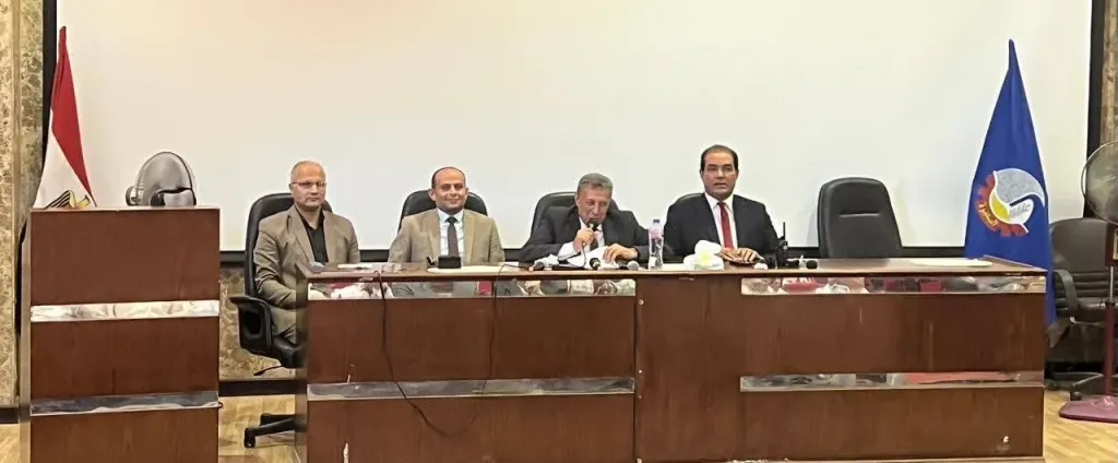 الديب يعقد اجتماعًا موسعًا بالقيادات التعليمية بالبحيرة قبل إنطلاق امتحانات الثانوية العامة