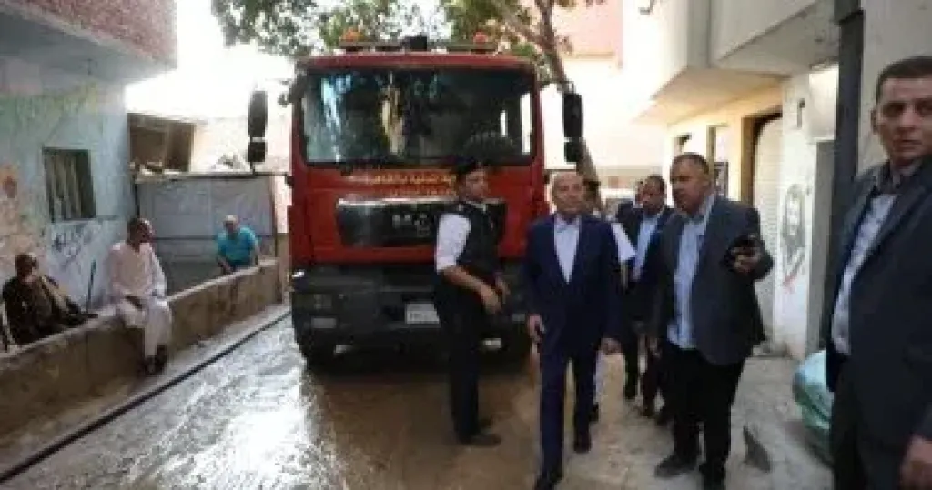 ​محافظ القاهرة يشرف على عمليات إخماد حريق مخزن خشب بعزبة خير الله