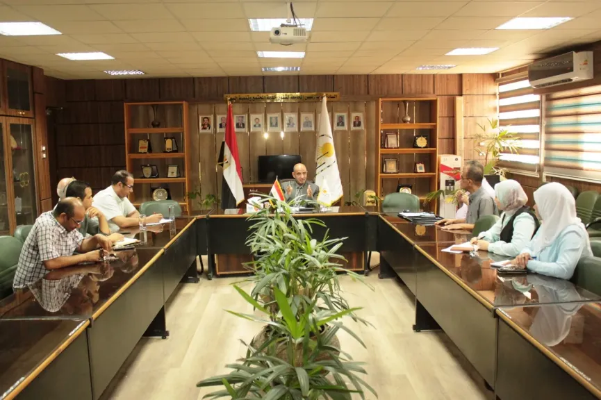 مركز إدارة الطاقة بجامعة أسيوط يبحث تطوير الأداء ونشر ثقافة ترشيد استهلاك الطاقة