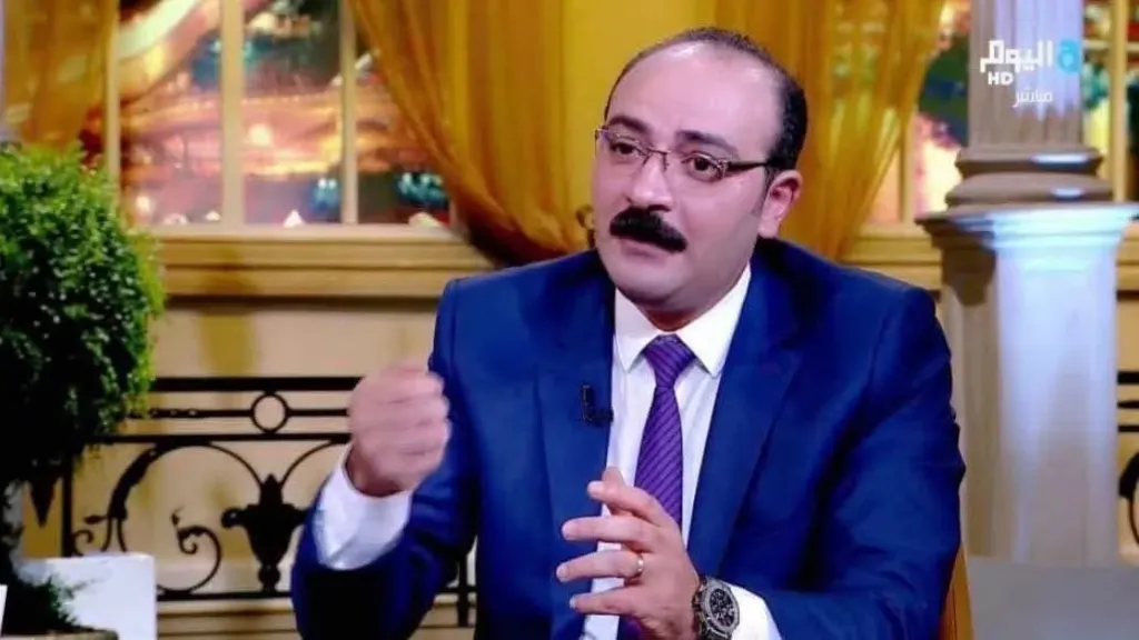 النائب طاهر  فتح  الباب :  اتوبيسات   .. لنقل الملاحظين الى  لجان     الثانوية العامة ادارات  المنيا  التسعة