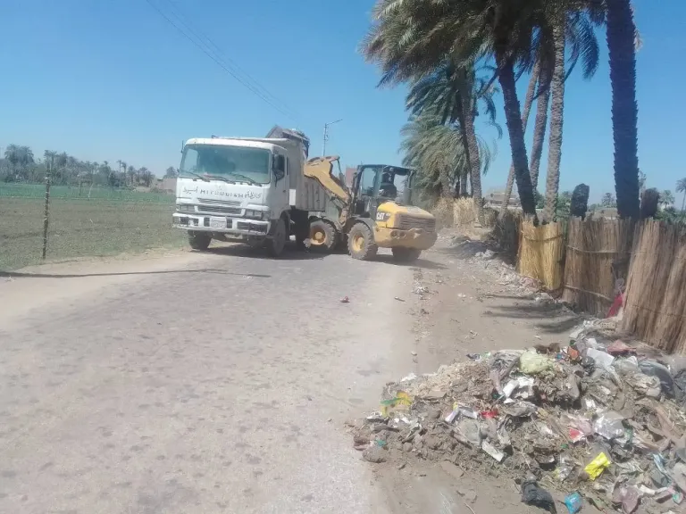 محافظ أسيوط يؤكد أهمية تكثيف حملات النظافة ورفع أكثر من 90 طنًا من المخلفات