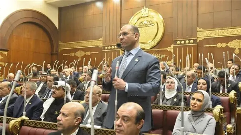 إدريس :يطالب بتوطين صناعة الدواء أمام الشيوخ