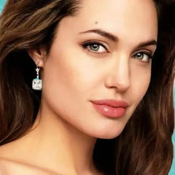 أنجلينا جولى تكشف تأثير مرض والدتها على أحدث أفلامها