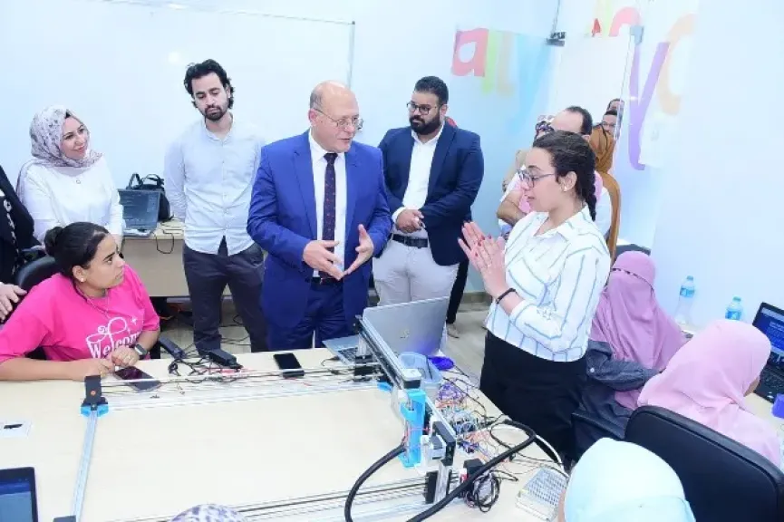 رئيس جامعة سوهاج يتفقد معمل التصنيع الرقمي وتدريب ريادة الأعمال بمركز إبداع مصر الرقمية |صور