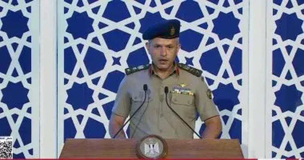 الرئيس السيسى يستمع لعرض من رئيس فرع الدورات المدنية حول الدورة الـ3 لأئمة الأوقاف