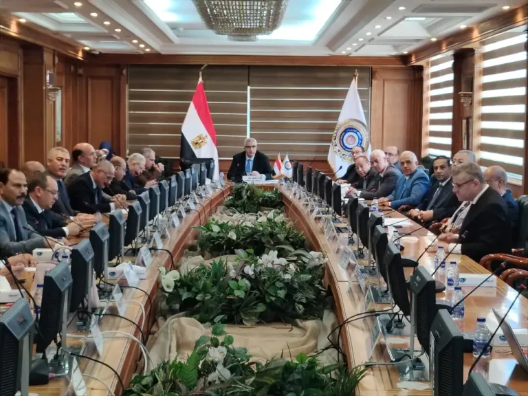 المجلس الأعلى لشئون التعليم والطلاب يناقش تطوير الأنشطة والخدمات الجامعية