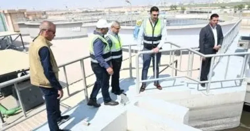 وزير الصناعة ومحافظ بني سويف يتفقدان عددا من المصانع ومحطة معالجة صرف صناعى