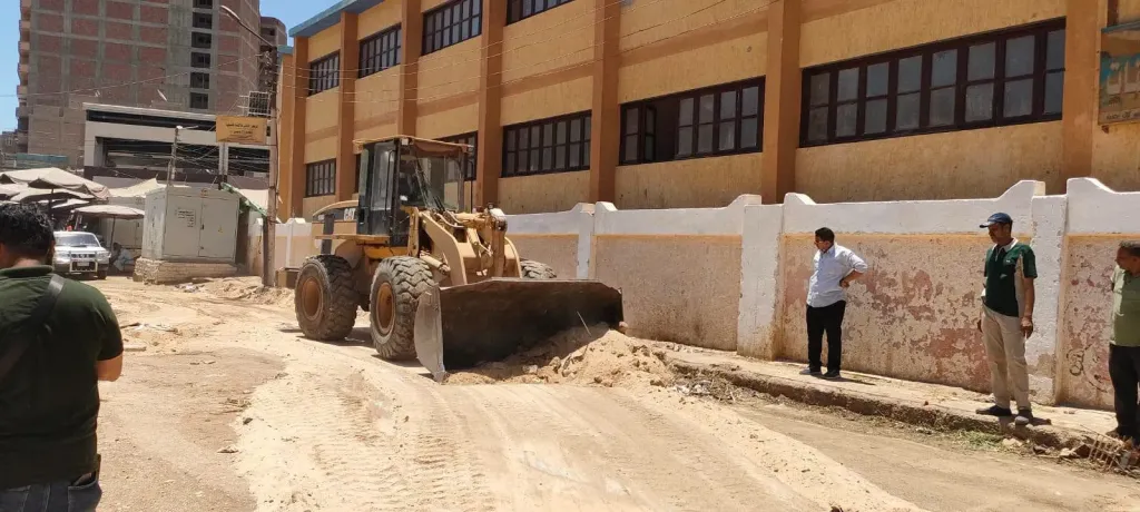 محافظ أسيوط: حملة مكثفة لرفع السوق العشوائي بمحيط الإدارة التعليمية